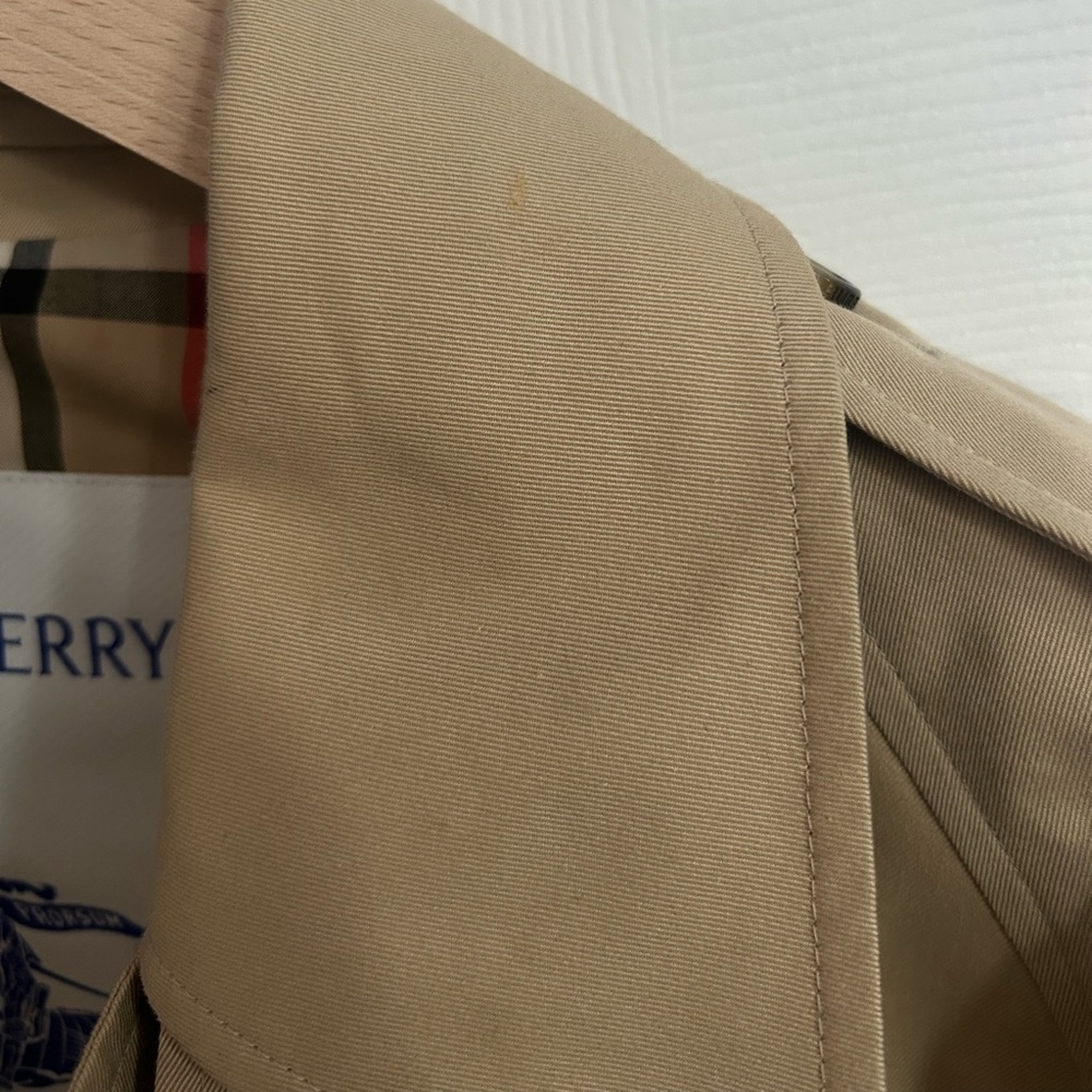 Burberry Cropped Gabardine Trench Coat - Picture 12 of 13